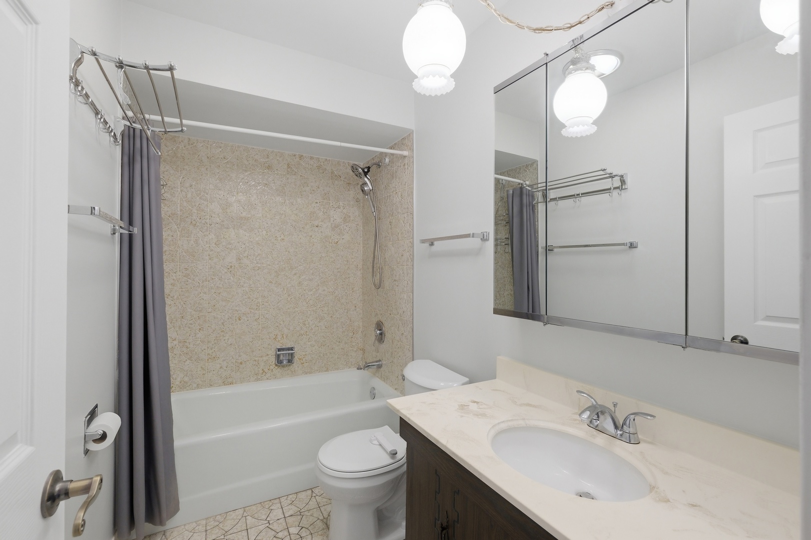 9332 Landings Lane #404, Des Plaines, IL 60016