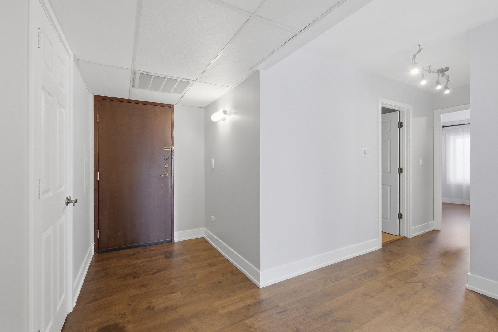 9332 Landings Lane #404, Des Plaines, IL 60016