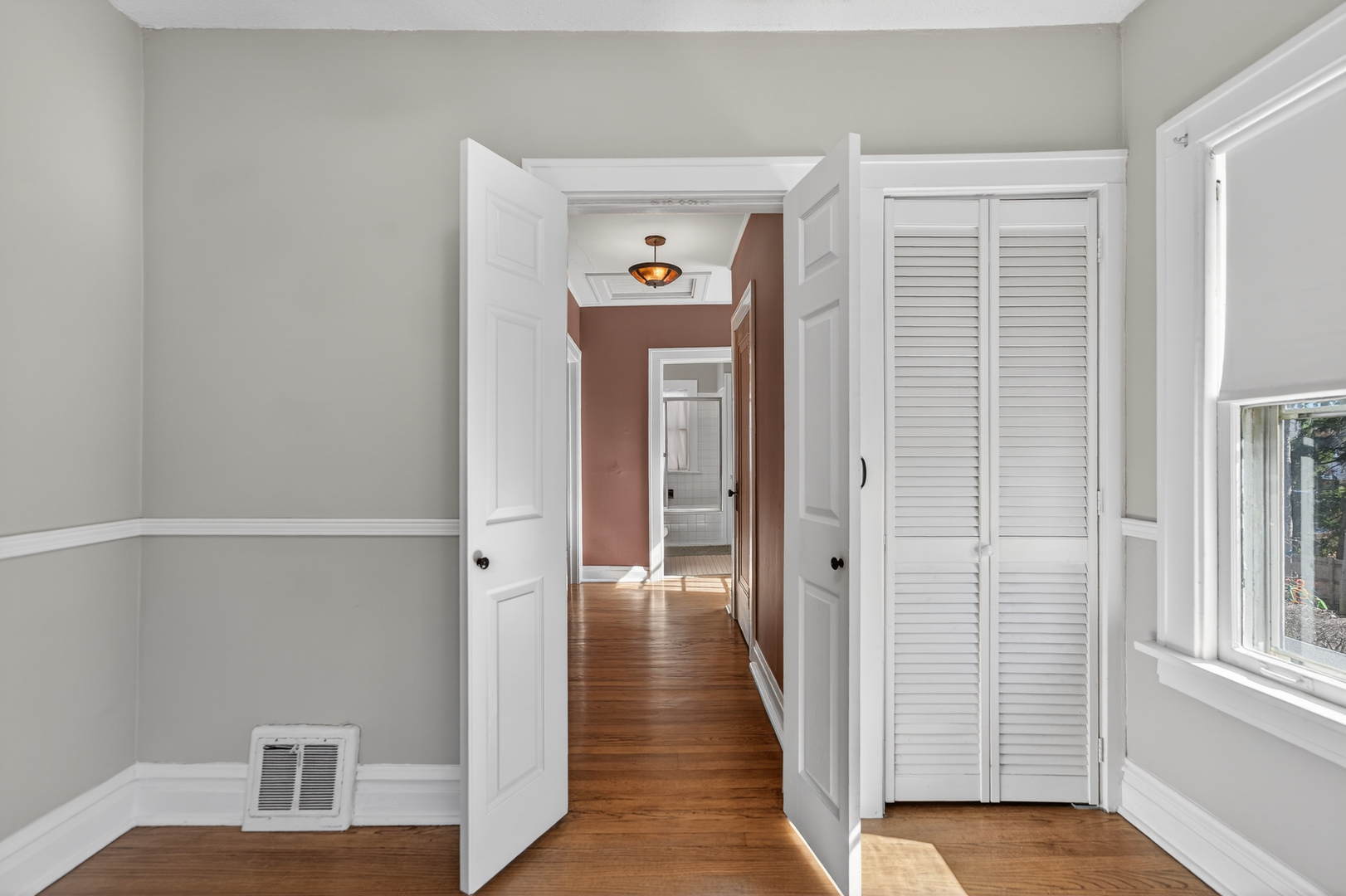 323 Hawthorne Boulevard, Glen Ellyn, IL 60137