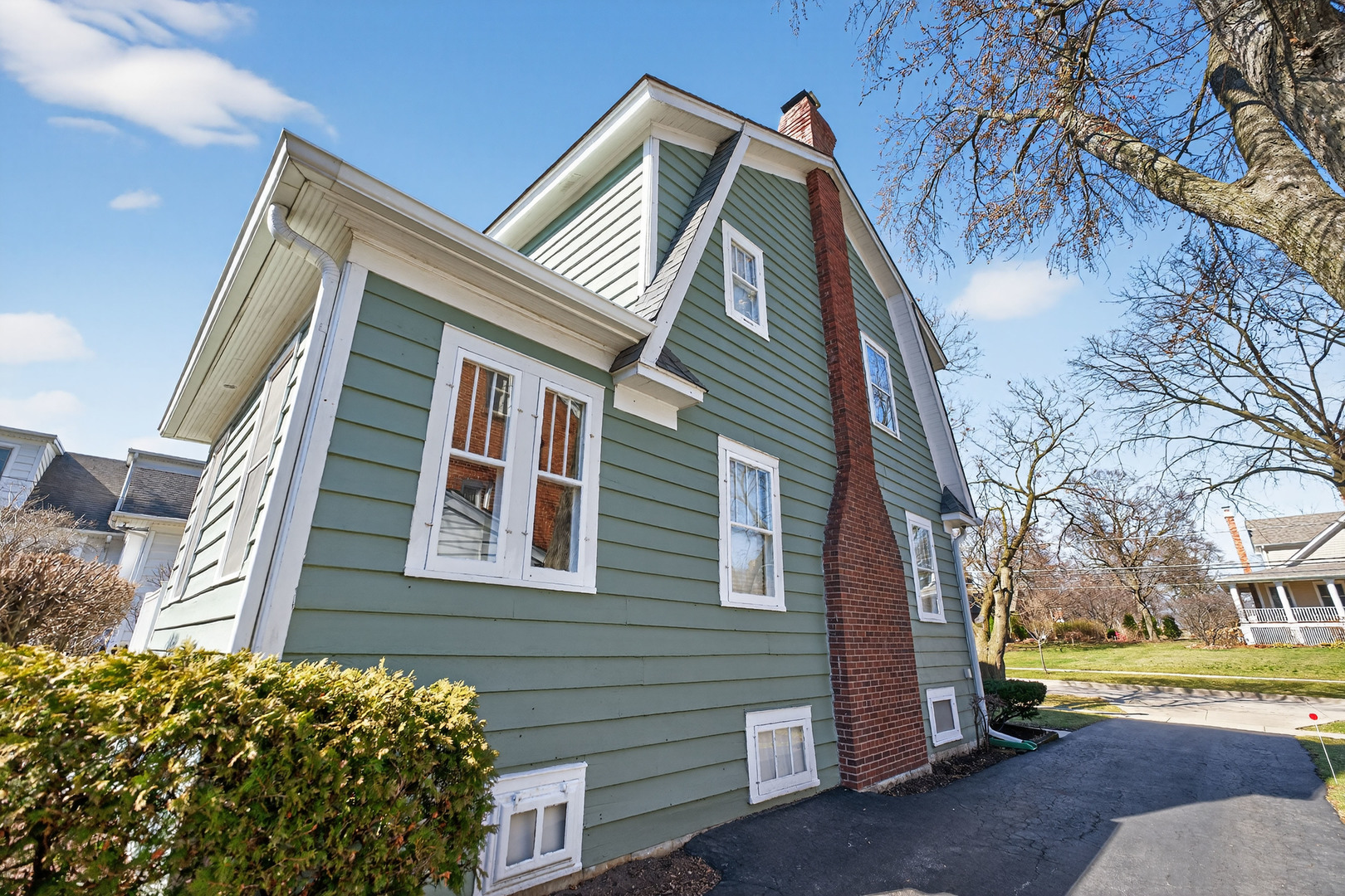 323 Hawthorne Boulevard, Glen Ellyn, IL 60137