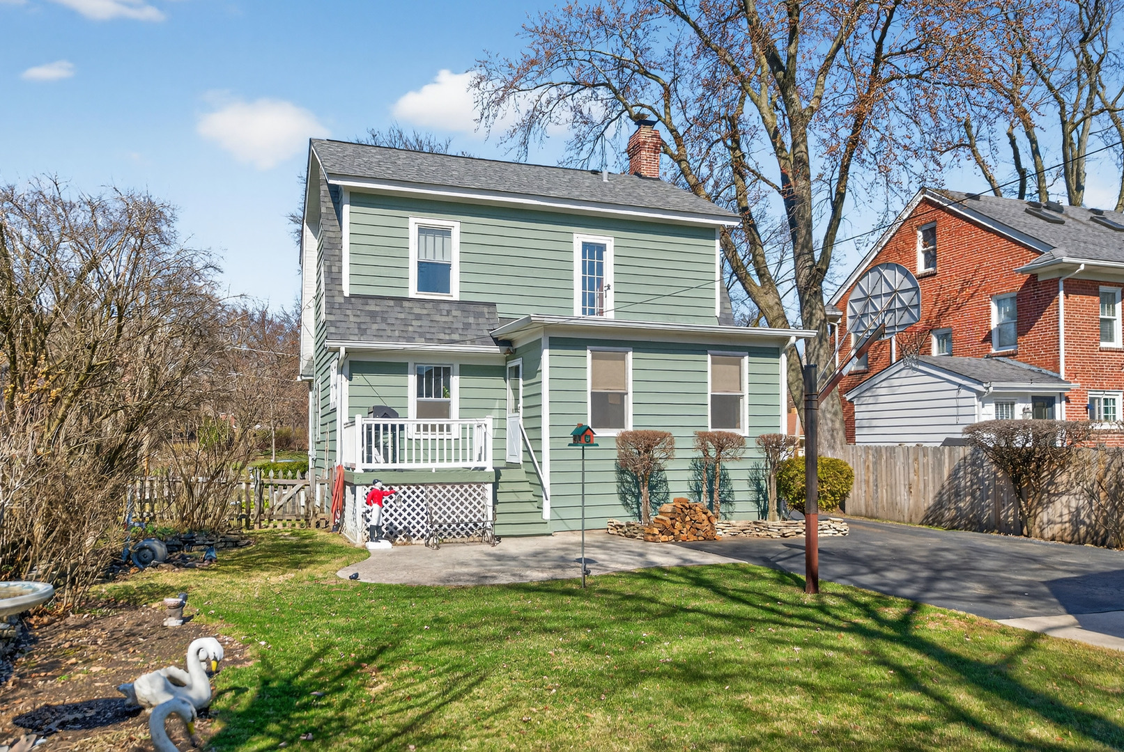 323 Hawthorne Boulevard, Glen Ellyn, IL 60137