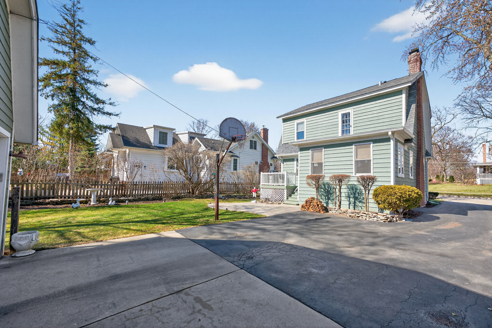 323 Hawthorne Boulevard, Glen Ellyn, IL 60137