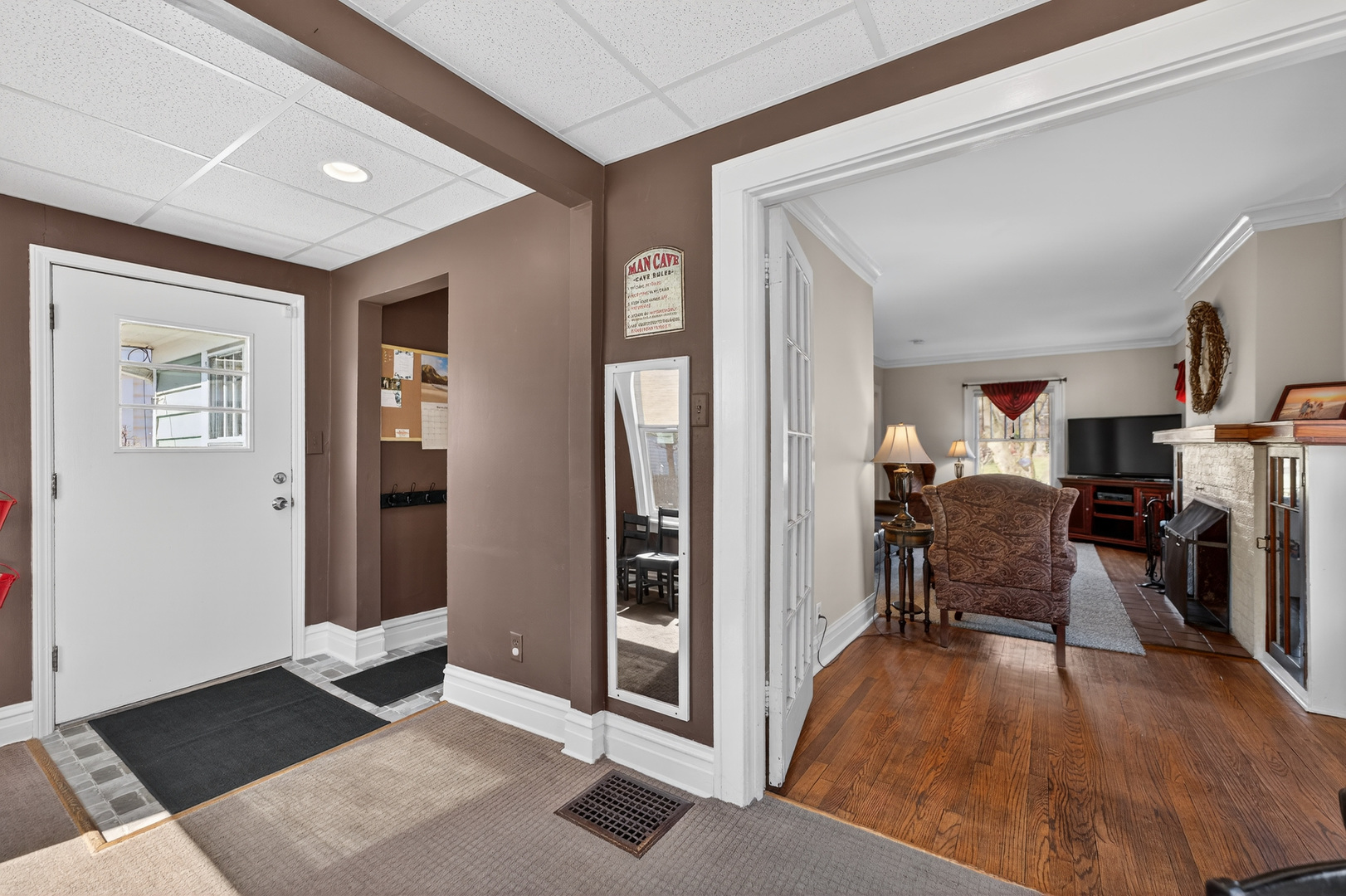 323 Hawthorne Boulevard, Glen Ellyn, IL 60137