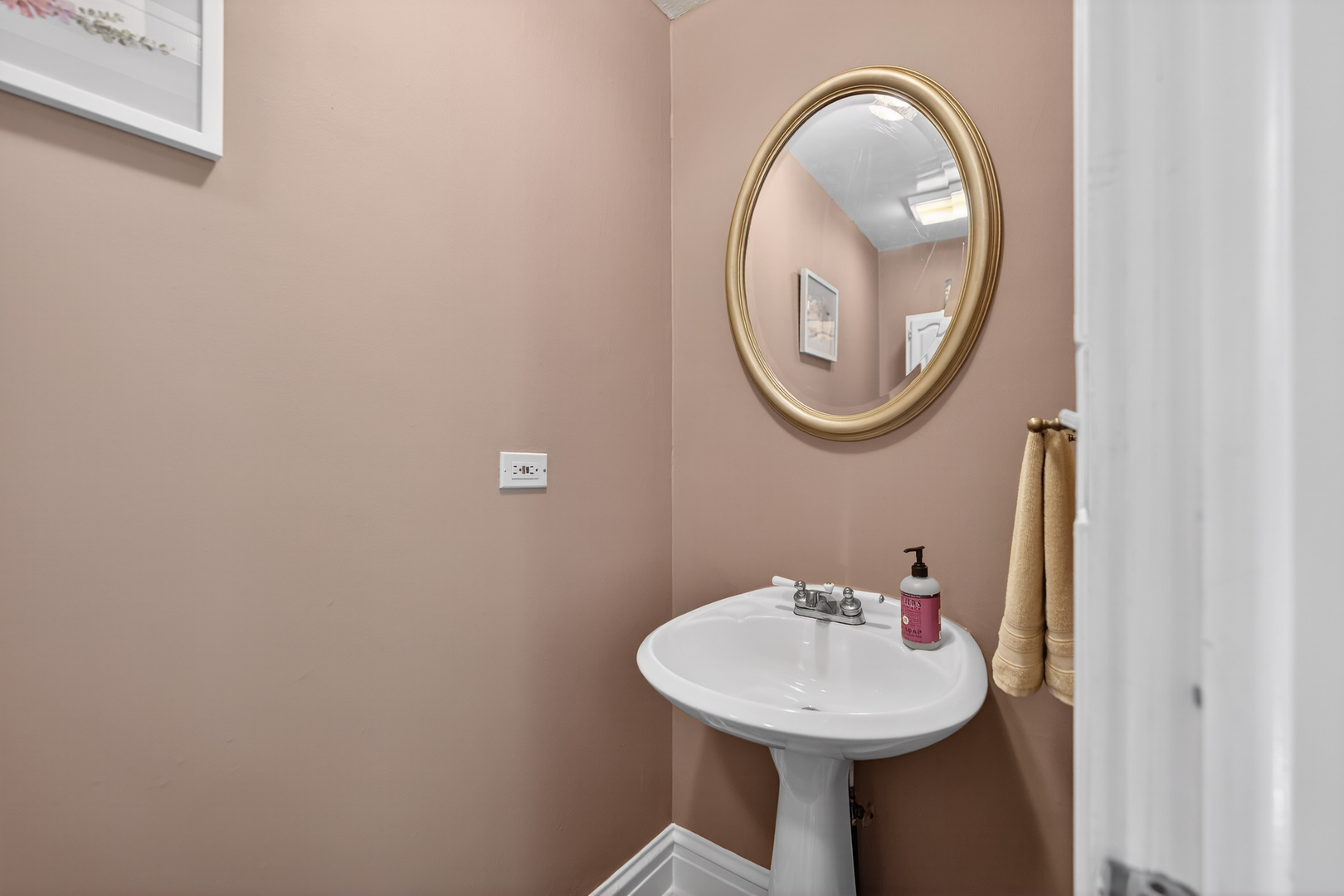 323 Hawthorne Boulevard, Glen Ellyn, IL 60137