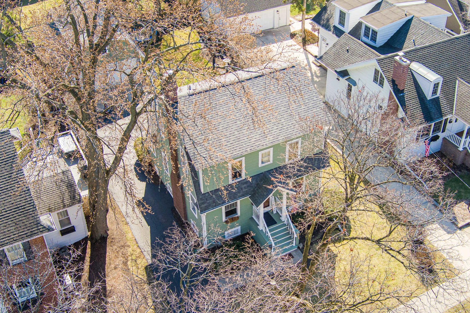 323 Hawthorne Boulevard, Glen Ellyn, IL 60137