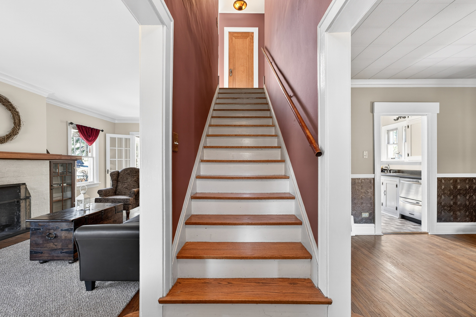 323 Hawthorne Boulevard, Glen Ellyn, IL 60137