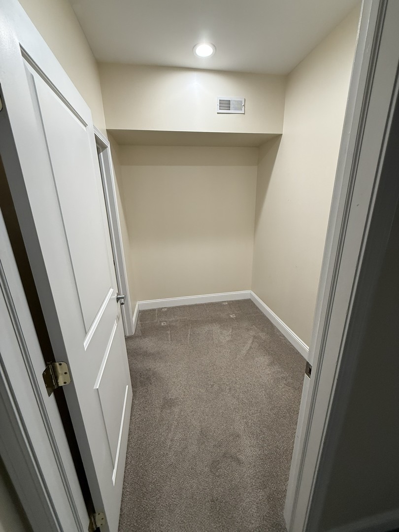 6961 Vine Street #301, Indian Head Park, IL 60525