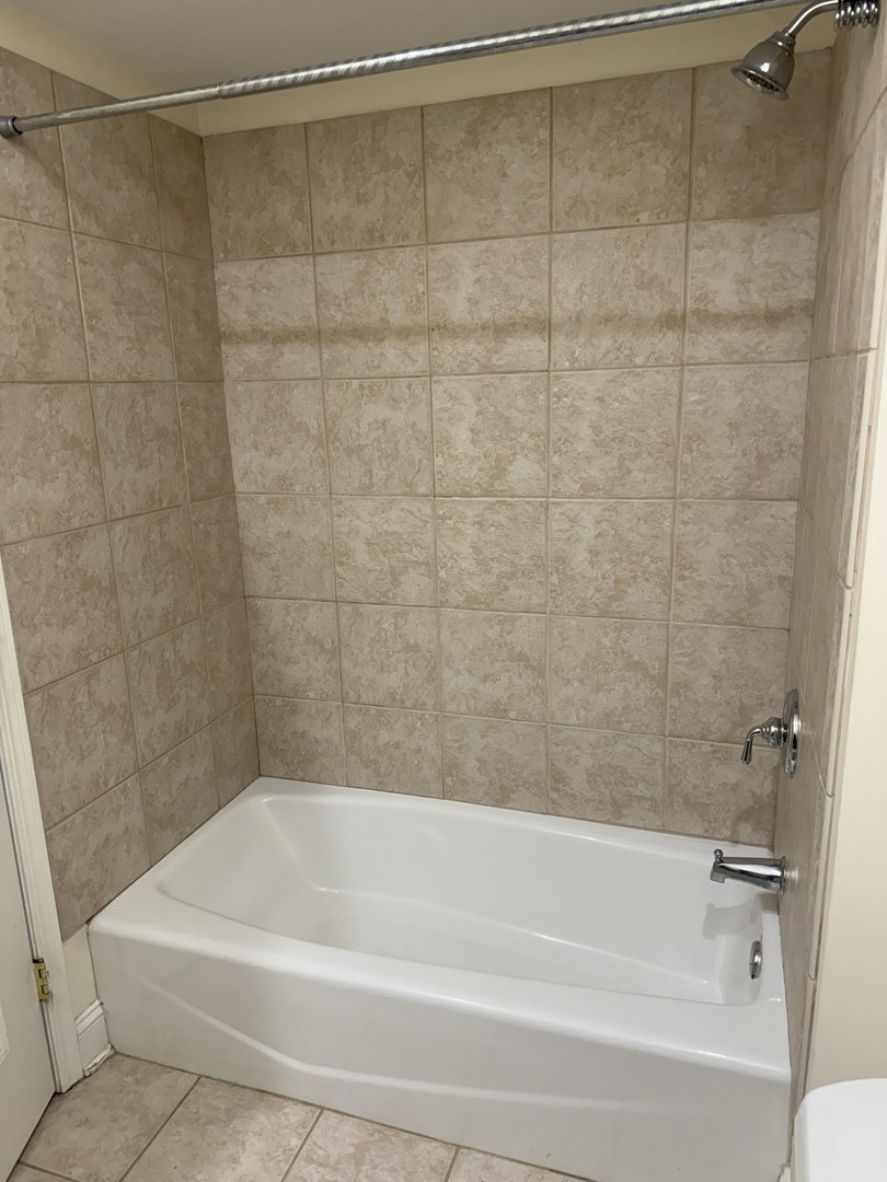 6961 Vine Street #301, Indian Head Park, IL 60525