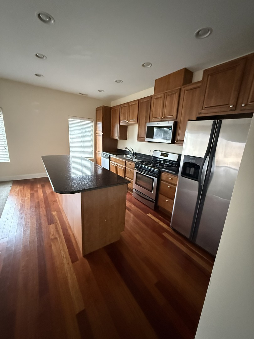 6961 Vine Street #301, Indian Head Park, IL 60525