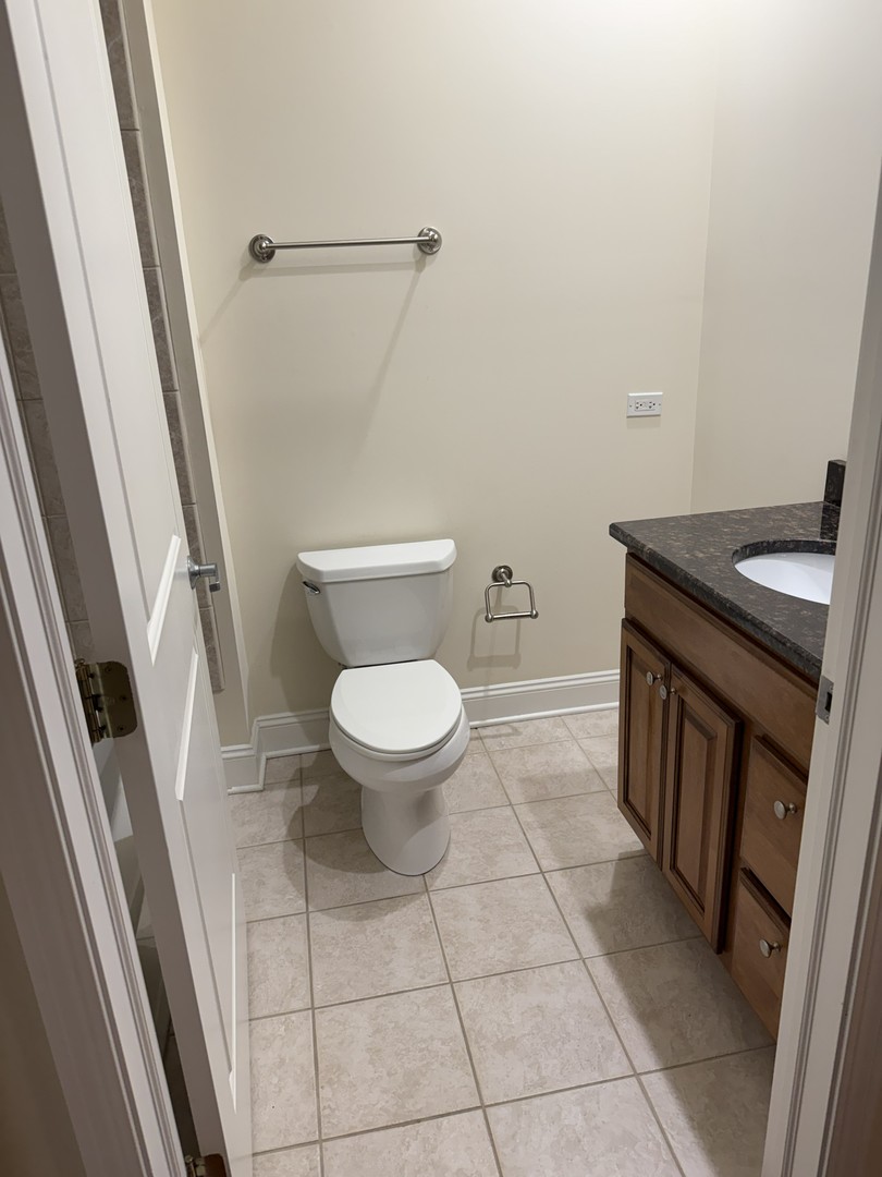 6961 Vine Street #301, Indian Head Park, IL 60525