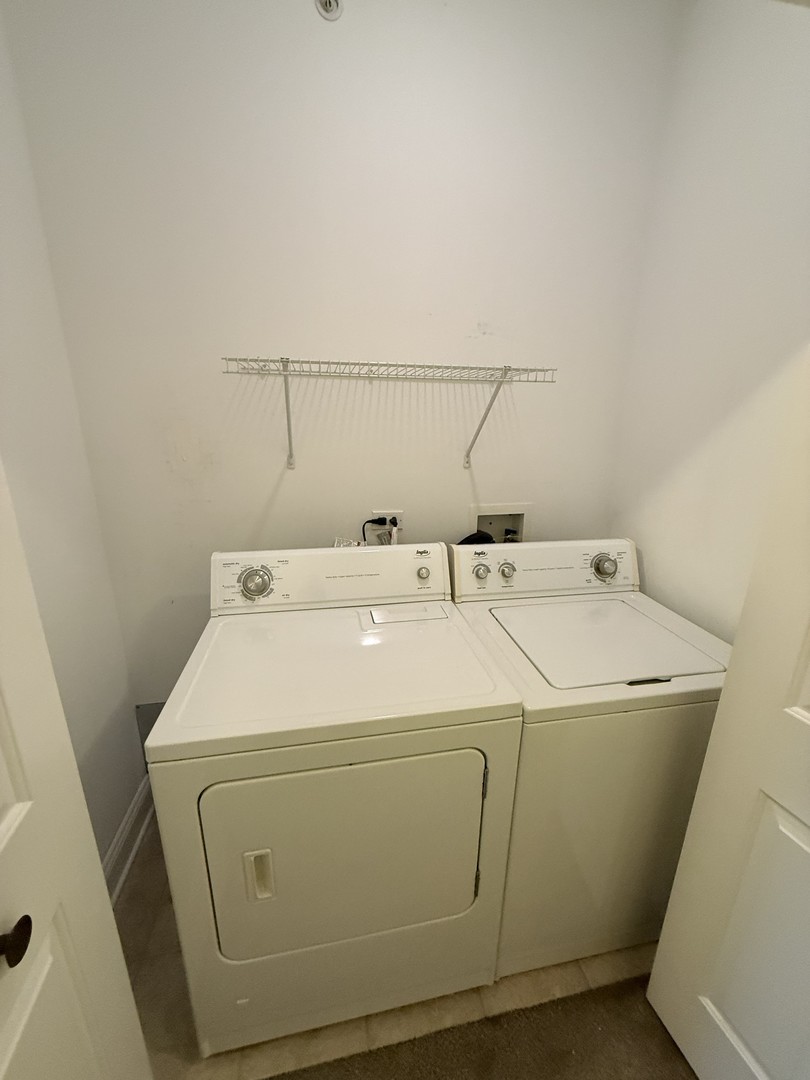 6961 Vine Street #301, Indian Head Park, IL 60525