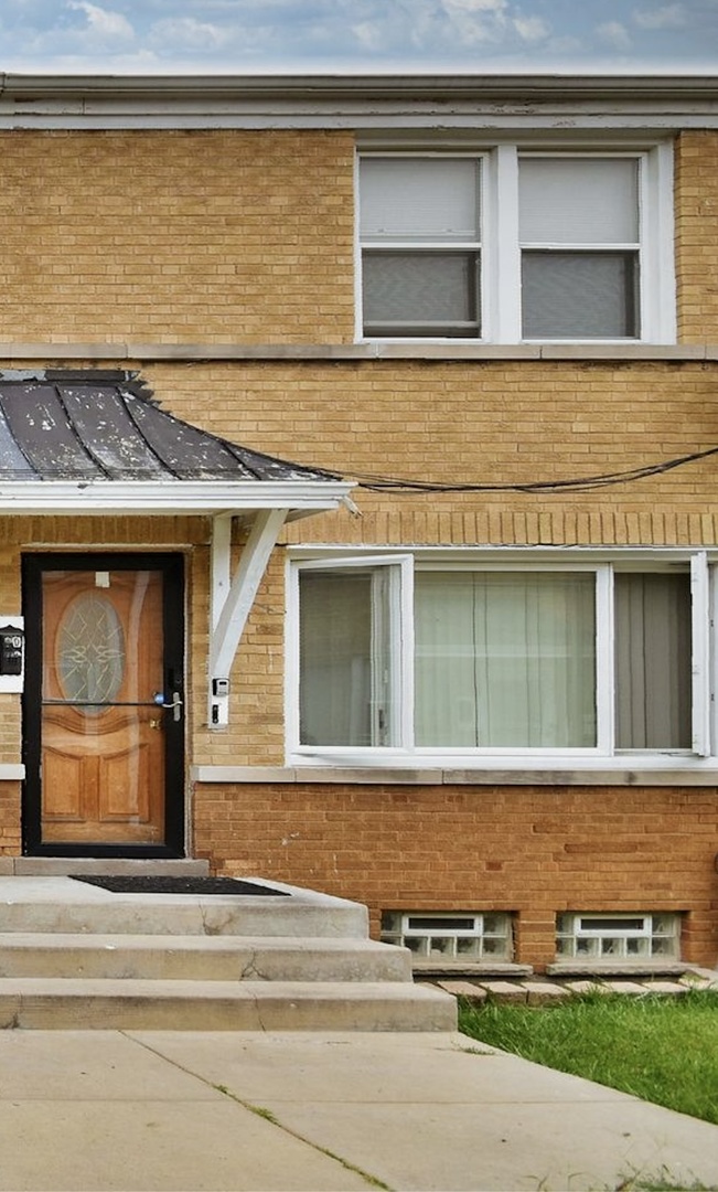 1105 Bellwood Avenue, Bellwood, IL 60104