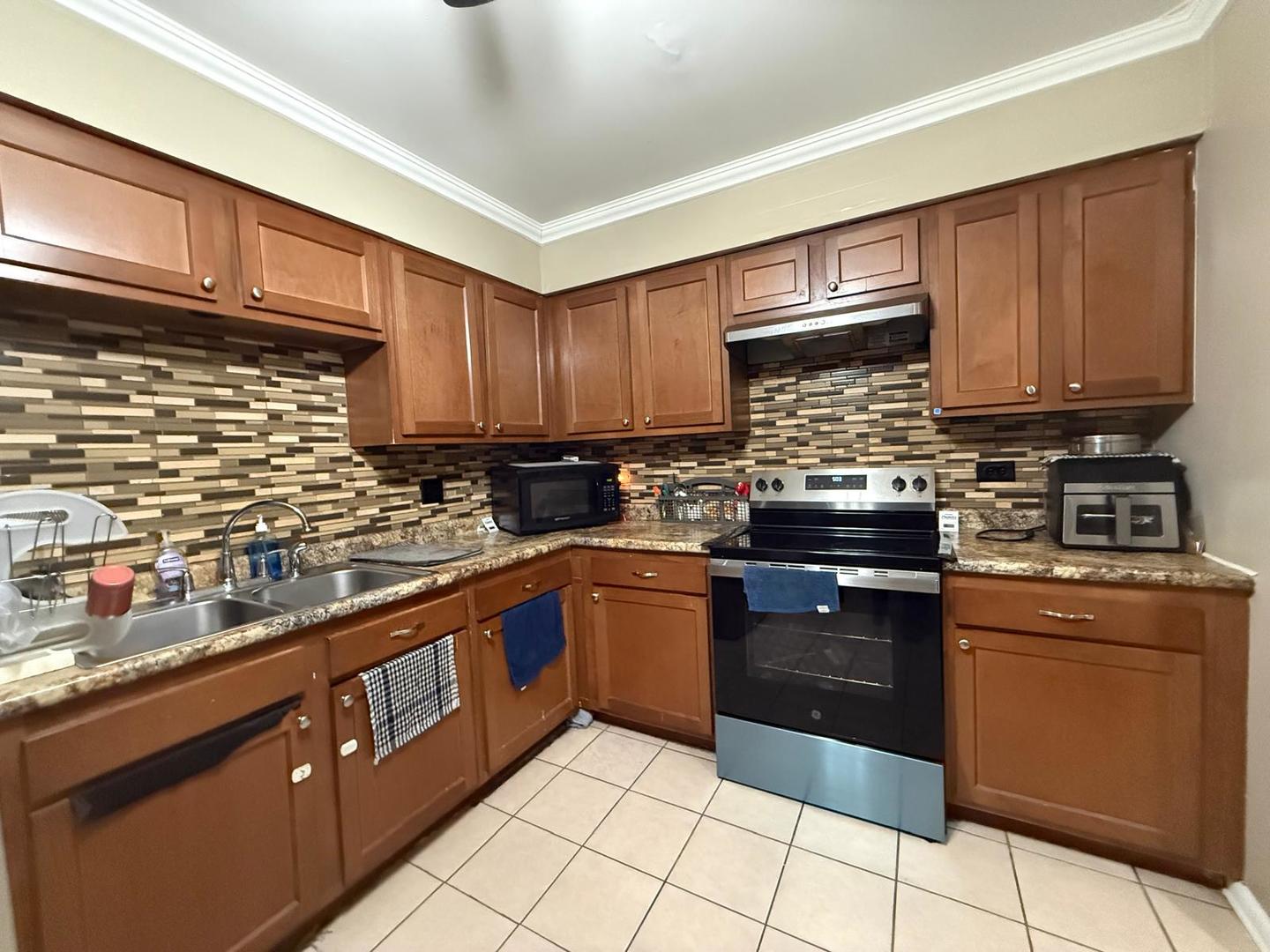 139 W Elk Trail #239, Carol Stream, IL 60188