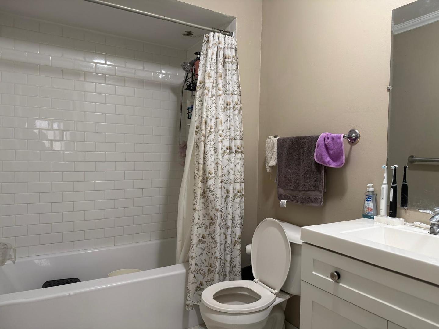 139 W Elk Trail #239, Carol Stream, IL 60188