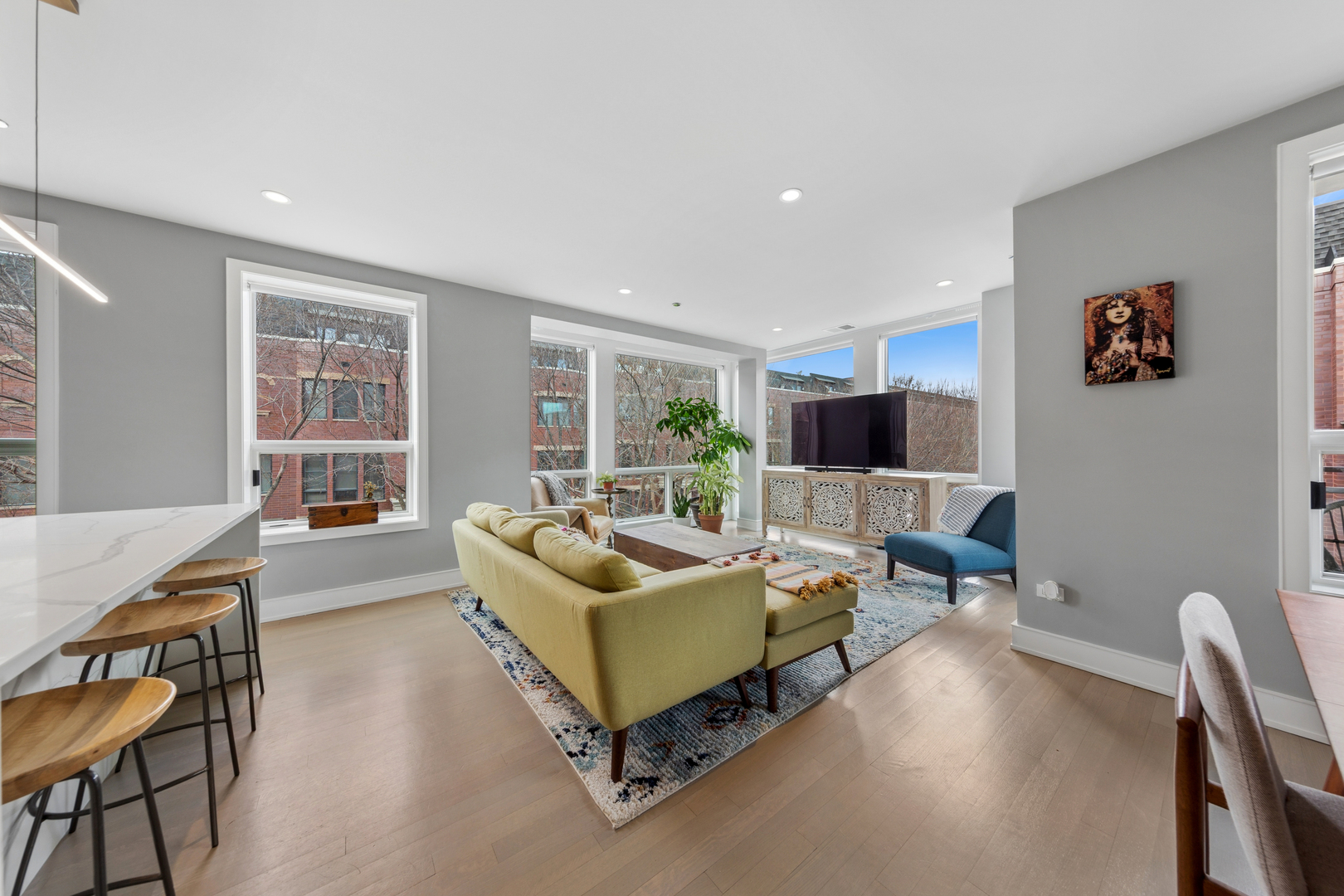 2643 N HERMITAGE Avenue #202, Chicago, IL 60614
