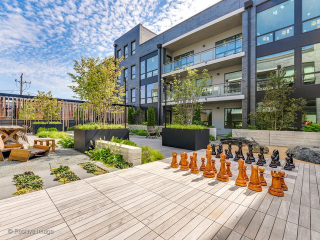 2643 N HERMITAGE Avenue #202, Chicago, IL 60614