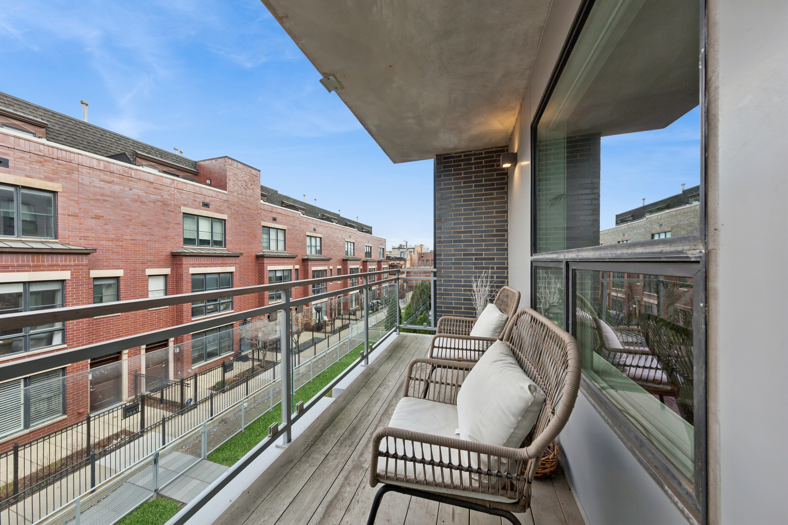 2643 N HERMITAGE Avenue #202, Chicago, IL 60614