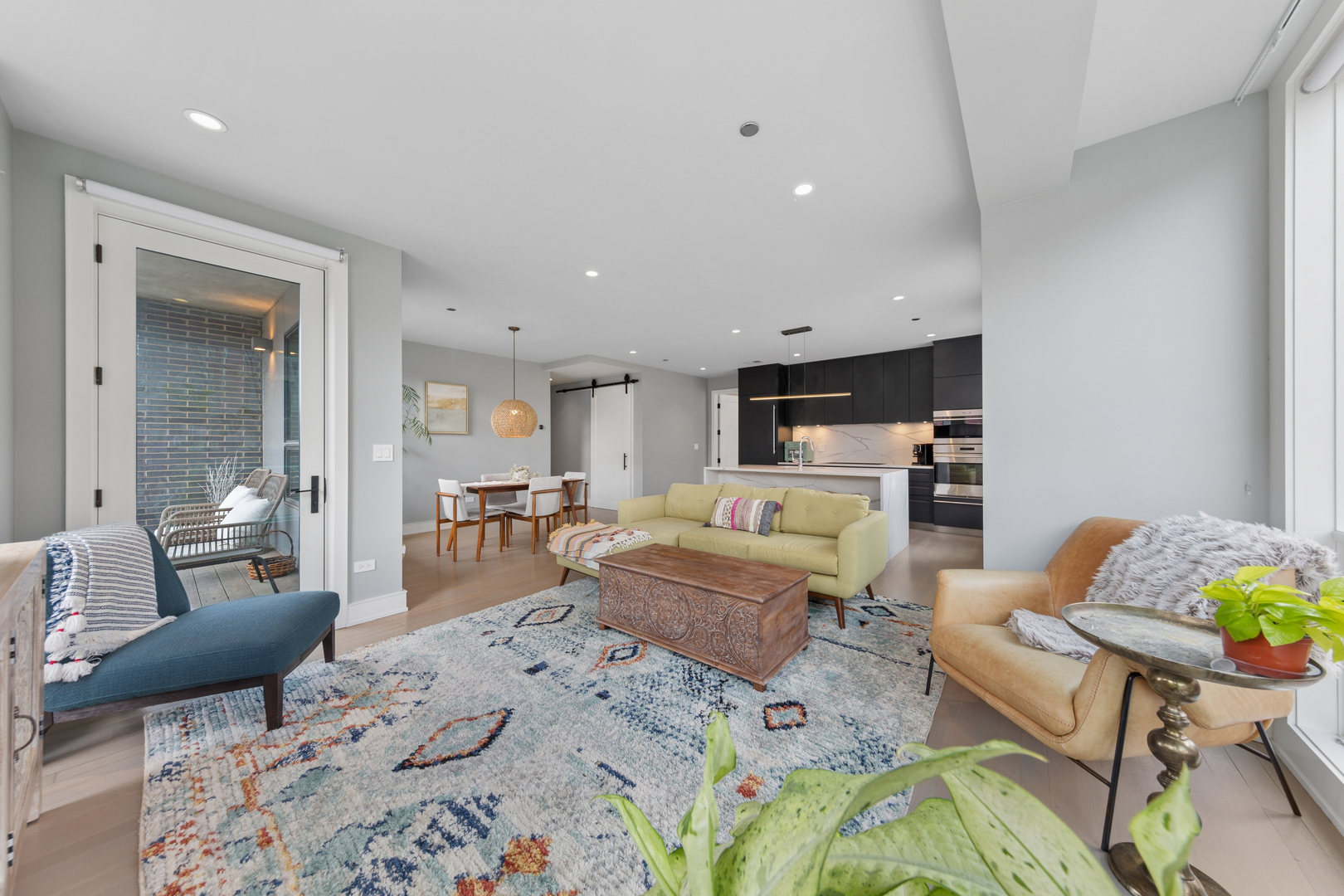 2643 N HERMITAGE Avenue #202, Chicago, IL 60614