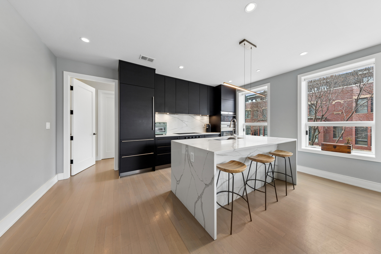 2643 N HERMITAGE Avenue #202, Chicago, IL 60614