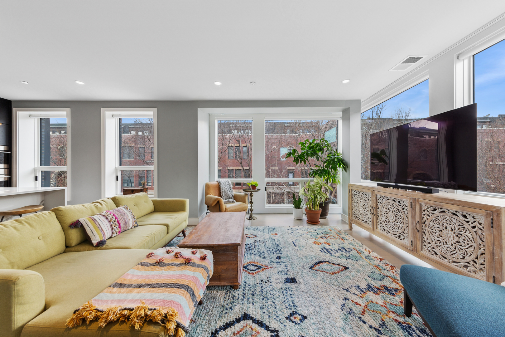 2643 N HERMITAGE Avenue #202, Chicago, IL 60614