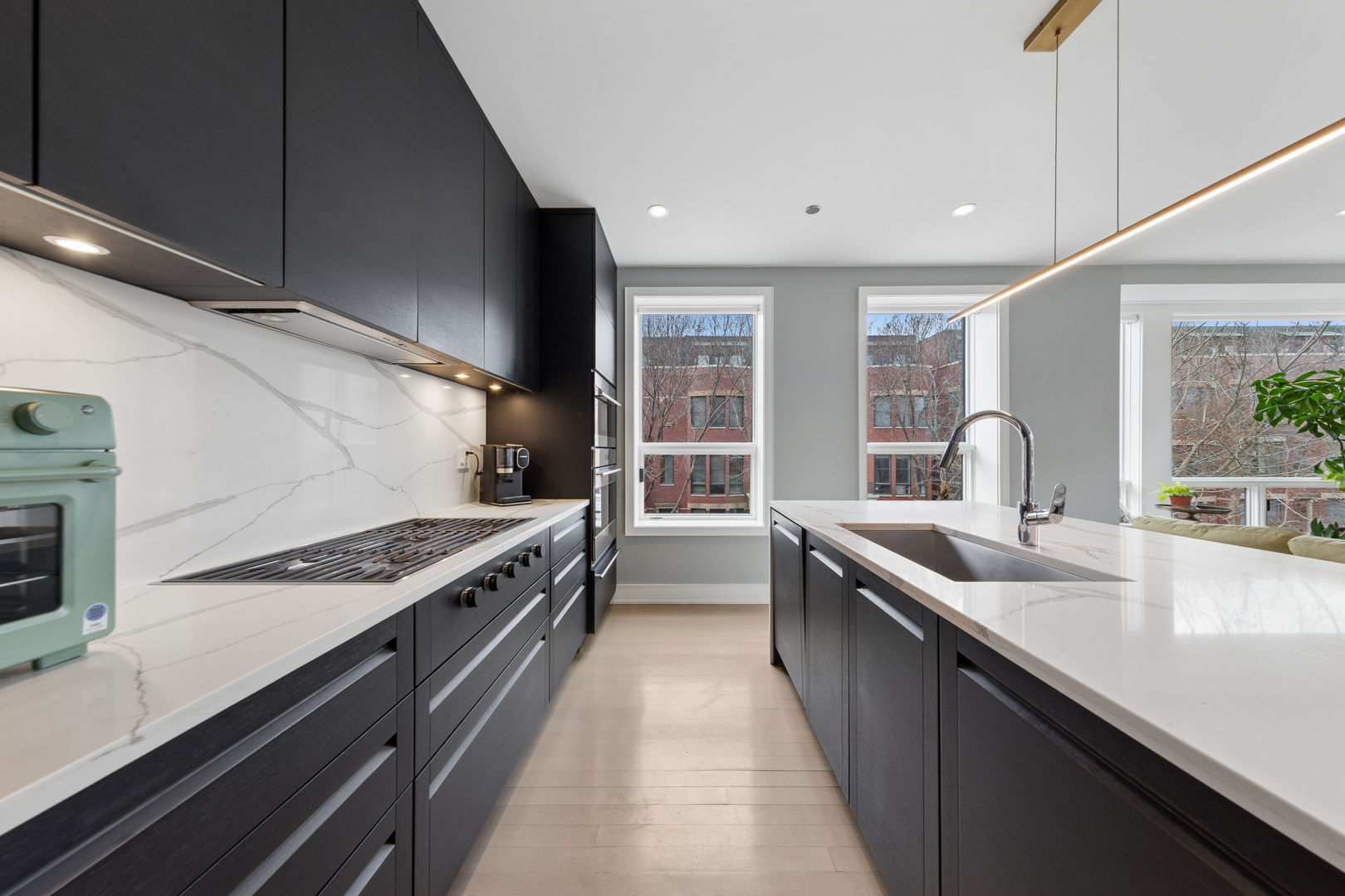 2643 N HERMITAGE Avenue #202, Chicago, IL 60614