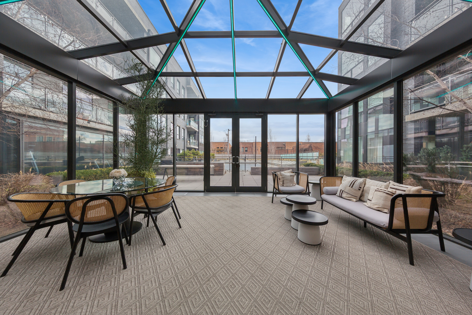 2643 N HERMITAGE Avenue #202, Chicago, IL 60614