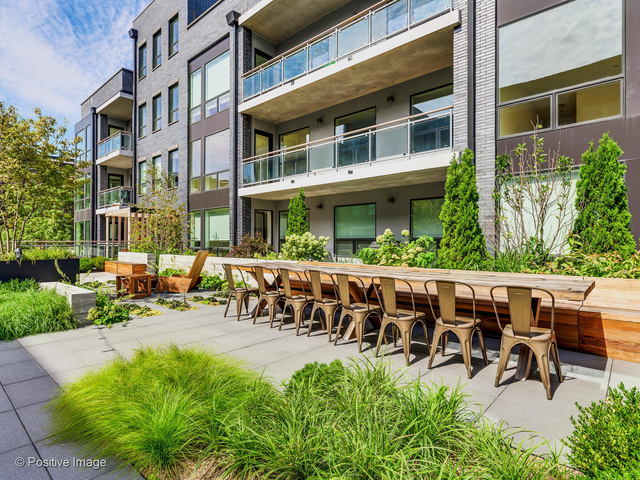 2643 N HERMITAGE Avenue #202, Chicago, IL 60614