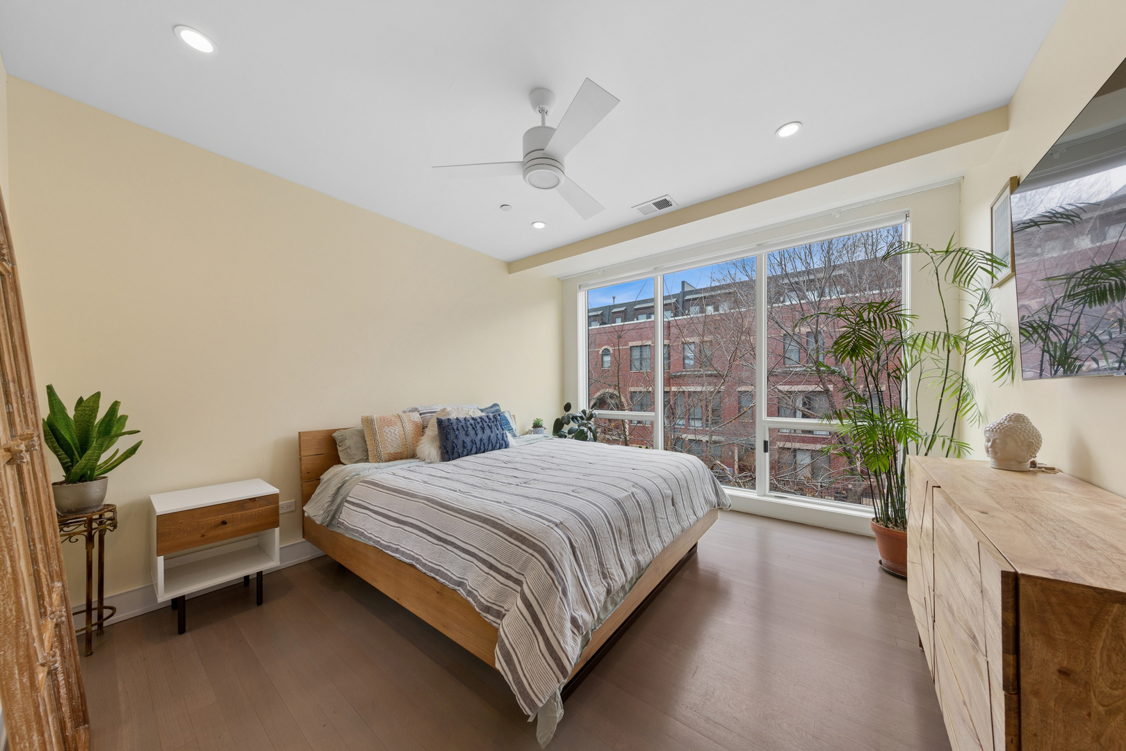 2643 N HERMITAGE Avenue #202, Chicago, IL 60614