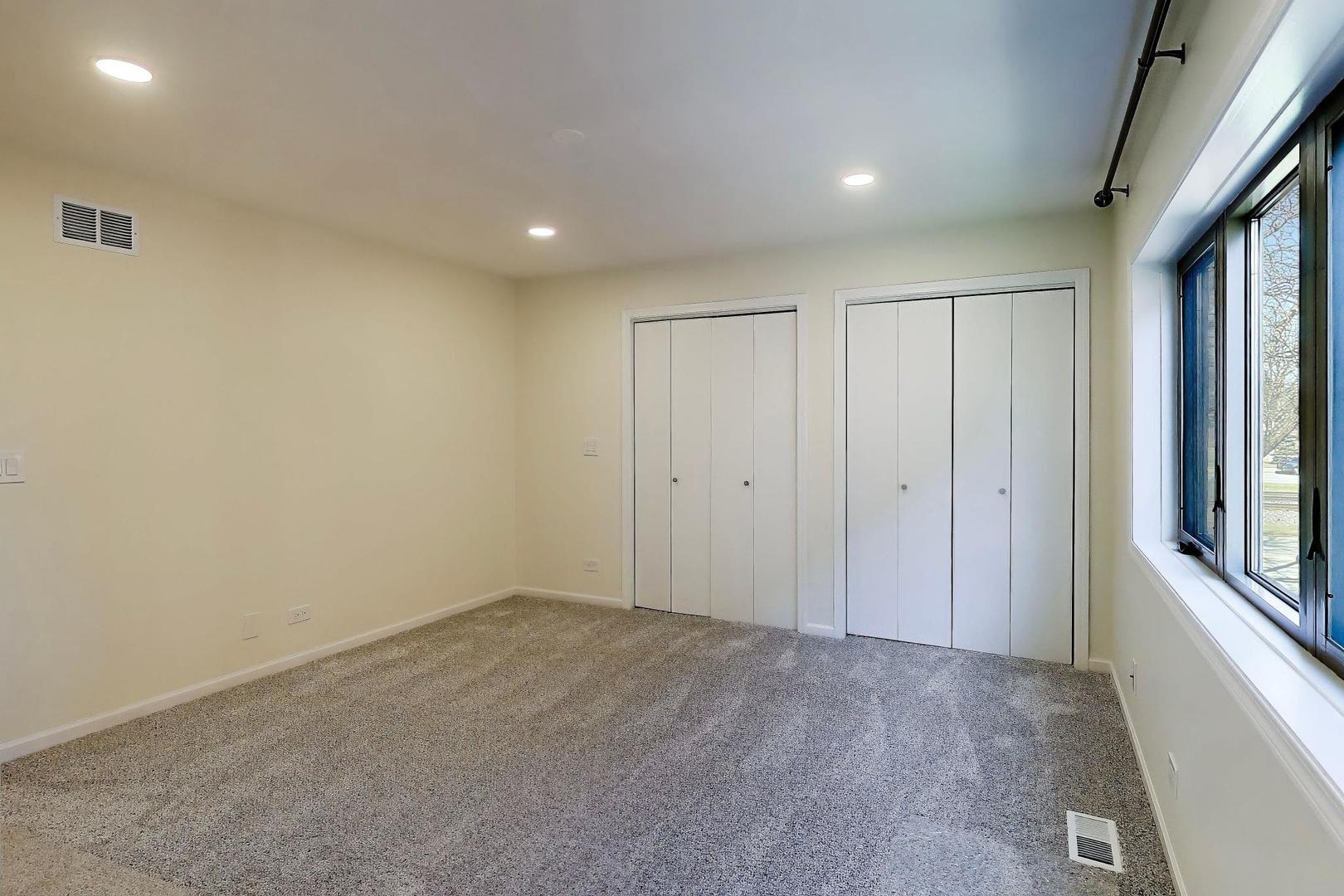 1209 E Davis Street #2, Arlington Heights, IL 60005