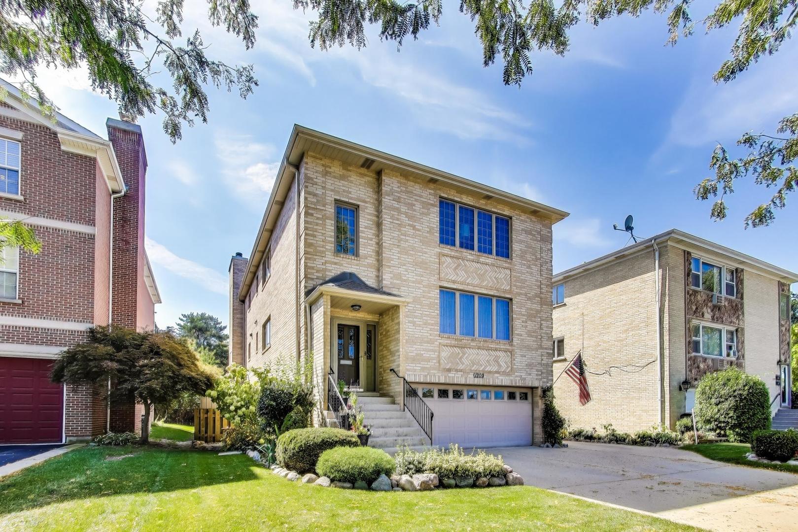1209 E Davis Street #2, Arlington Heights, IL 60005