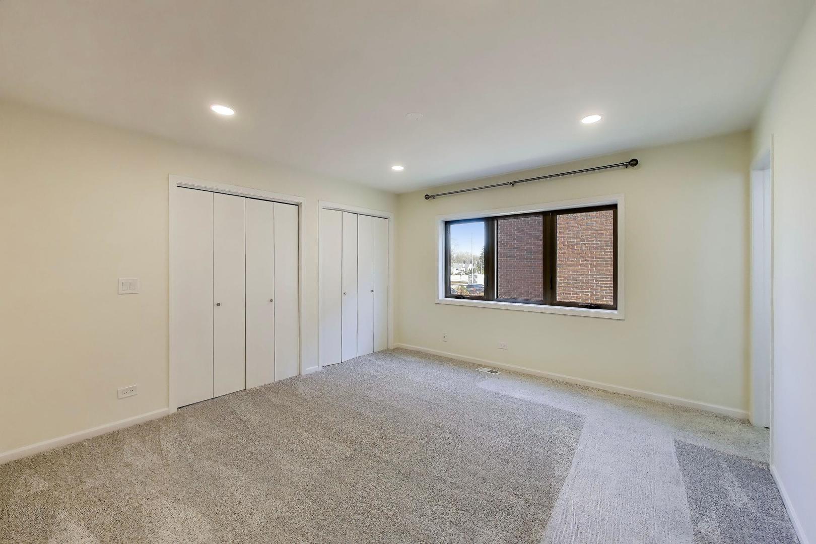 1209 E Davis Street #2, Arlington Heights, IL 60005