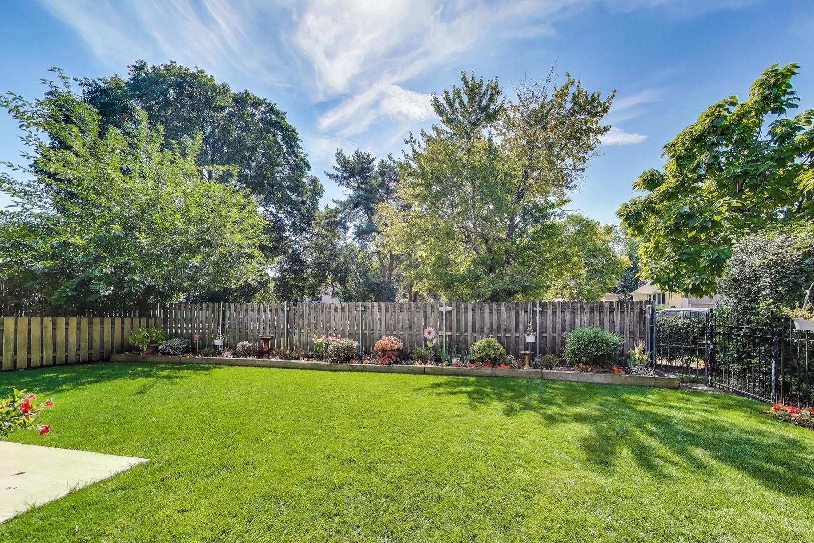 1209 E Davis Street #2, Arlington Heights, IL 60005