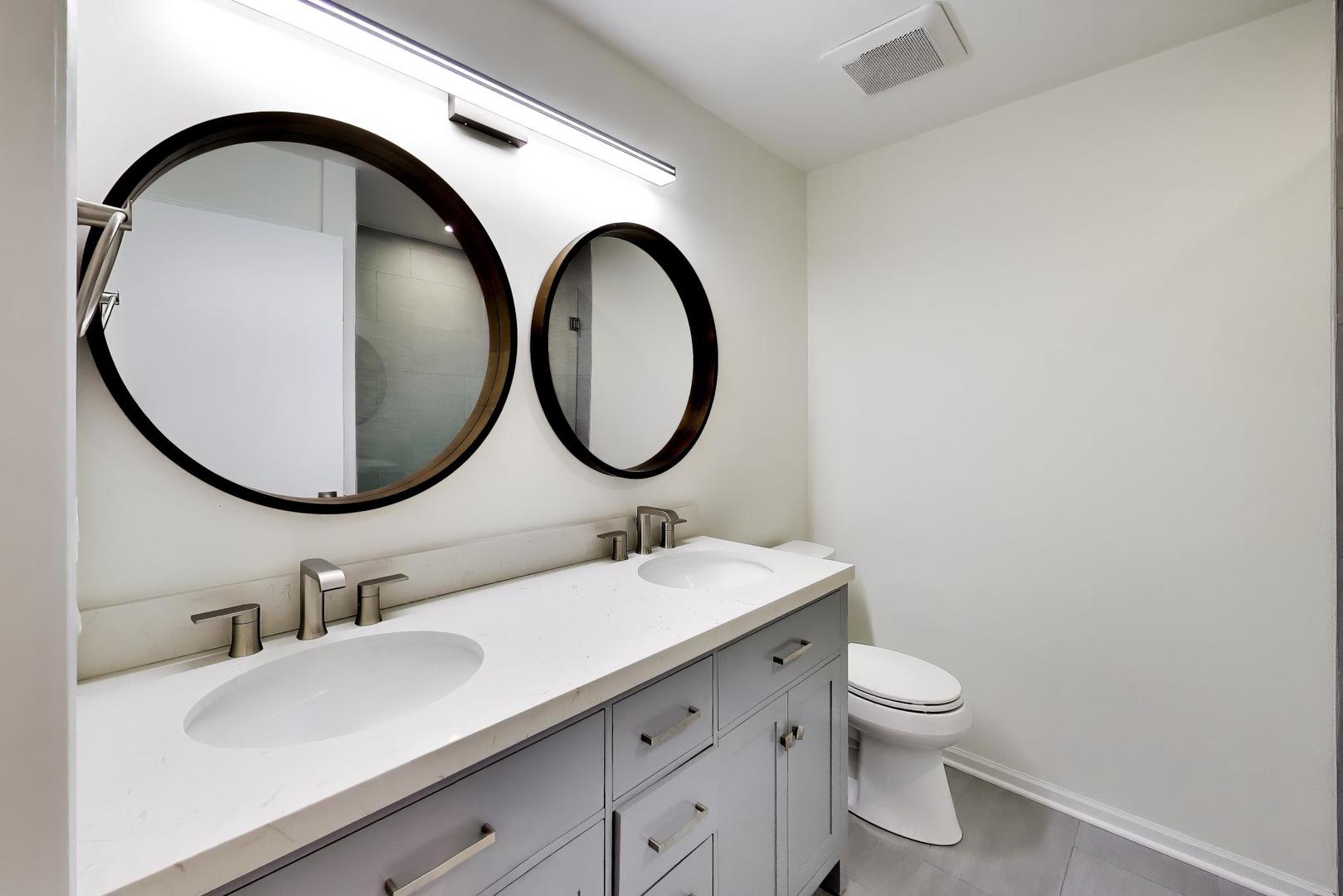 1209 E Davis Street #2, Arlington Heights, IL 60005