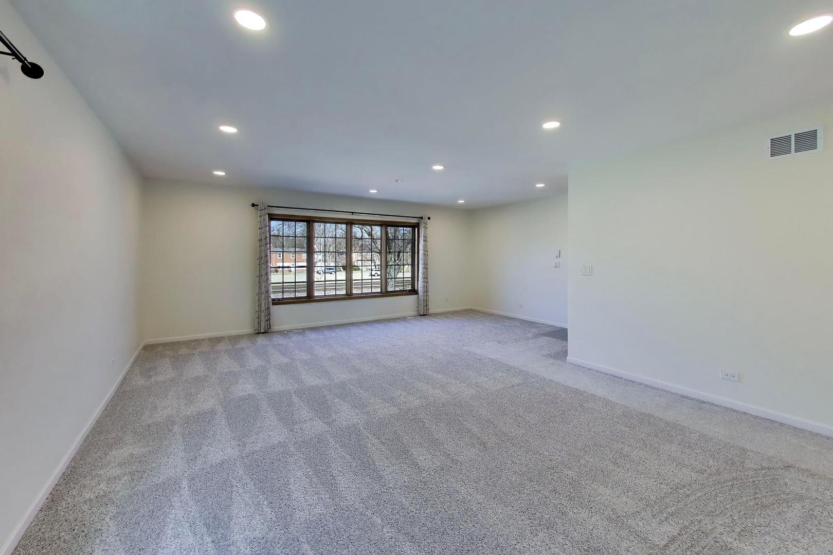 1209 E Davis Street #2, Arlington Heights, IL 60005