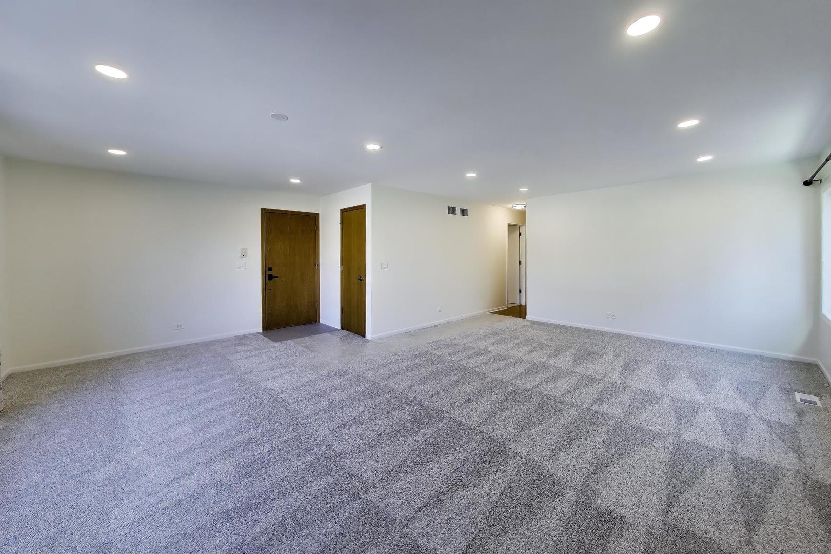 1209 E Davis Street #2, Arlington Heights, IL 60005