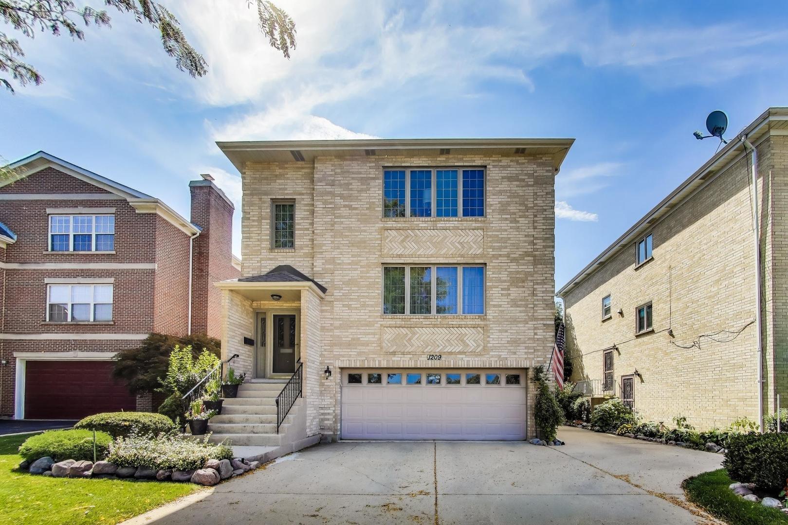 1209 E Davis Street #2, Arlington Heights, IL 60005