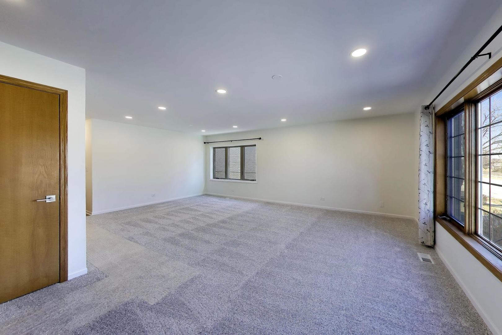 1209 E Davis Street #2, Arlington Heights, IL 60005