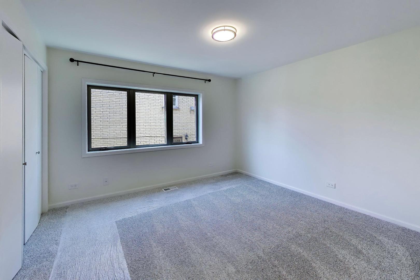 1209 E Davis Street #2, Arlington Heights, IL 60005