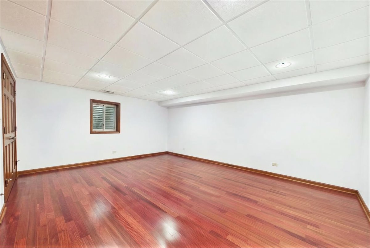 805 Furlong Drive, Libertyville, IL 60048