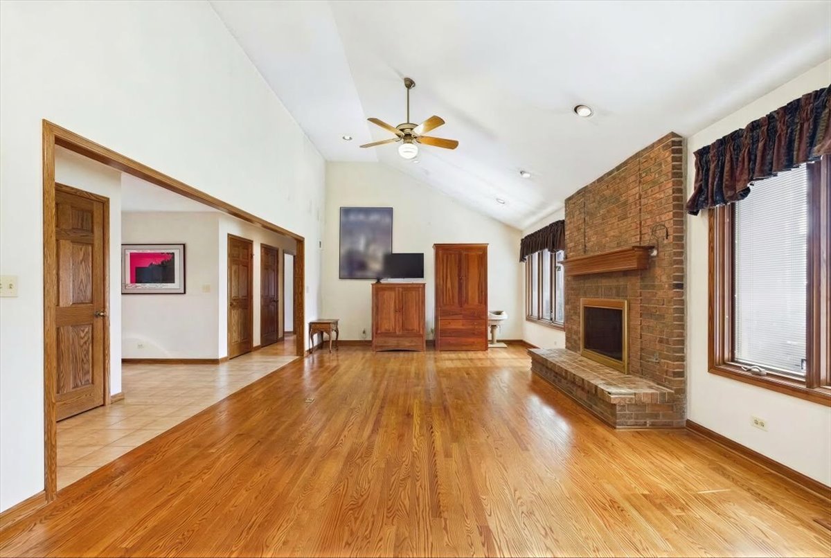 805 Furlong Drive, Libertyville, IL 60048