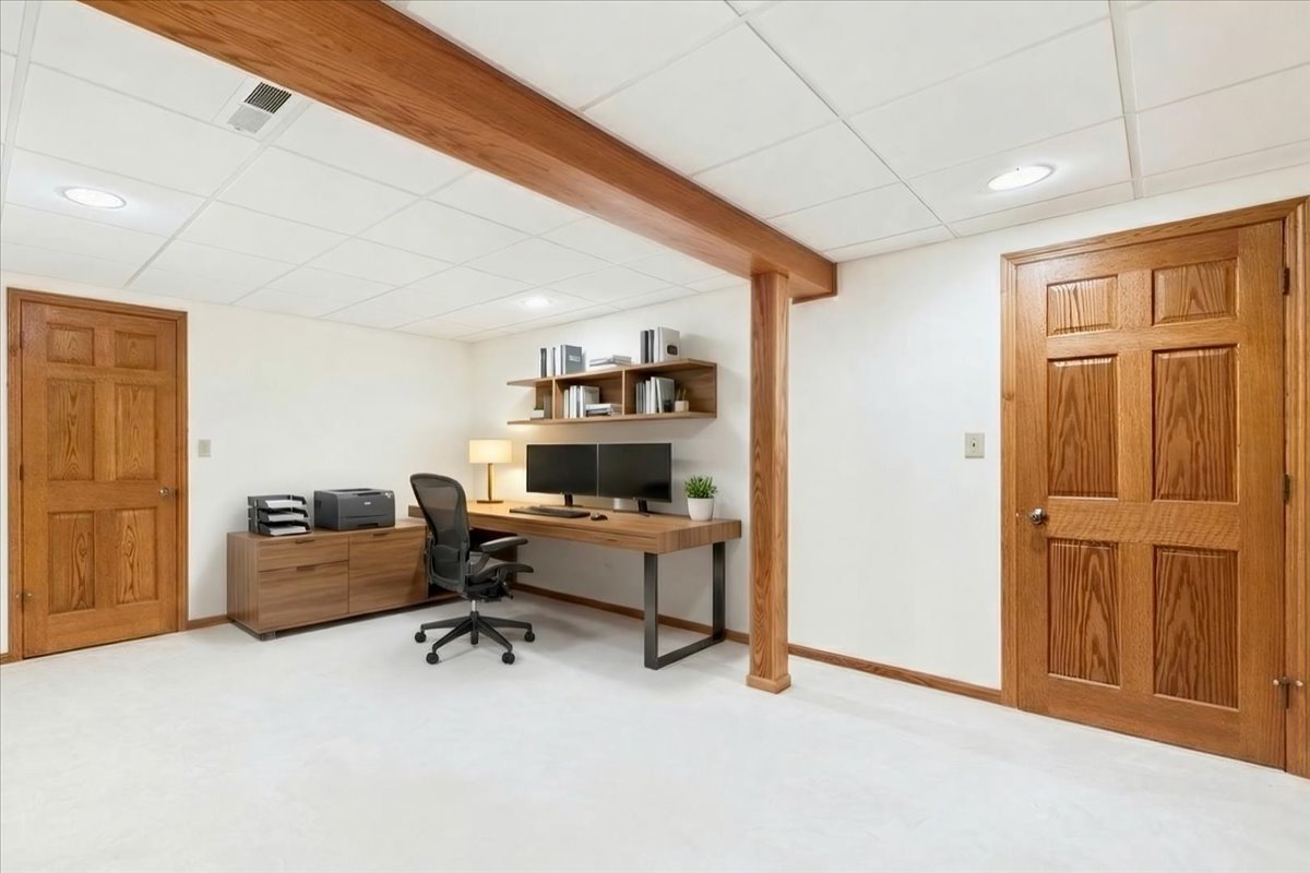 805 Furlong Drive, Libertyville, IL 60048