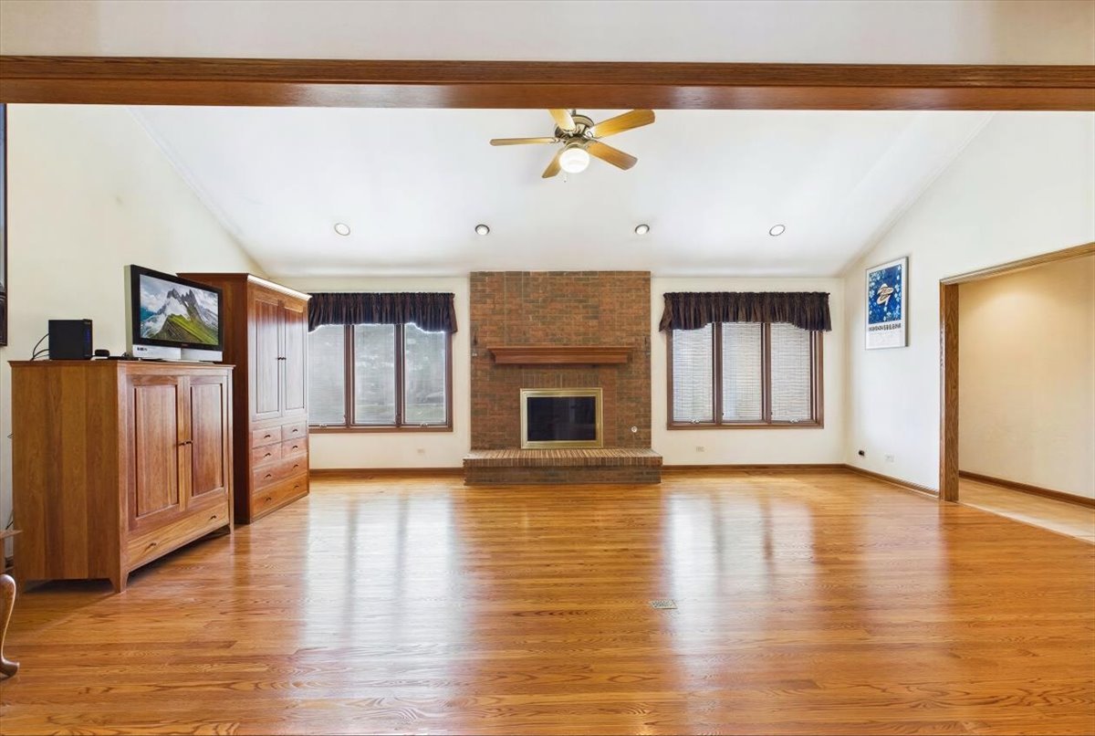 805 Furlong Drive, Libertyville, IL 60048