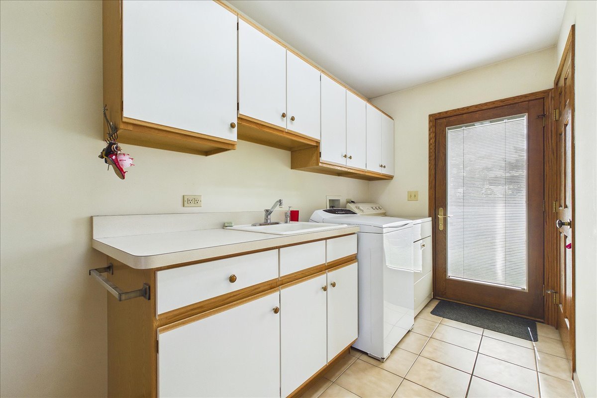 805 Furlong Drive, Libertyville, IL 60048