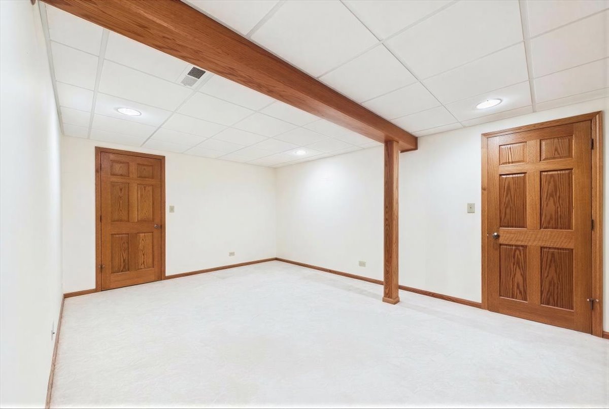 805 Furlong Drive, Libertyville, IL 60048