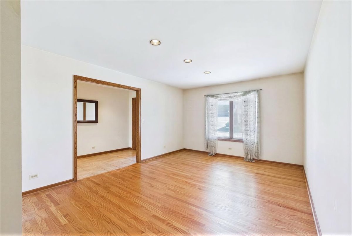 805 Furlong Drive, Libertyville, IL 60048