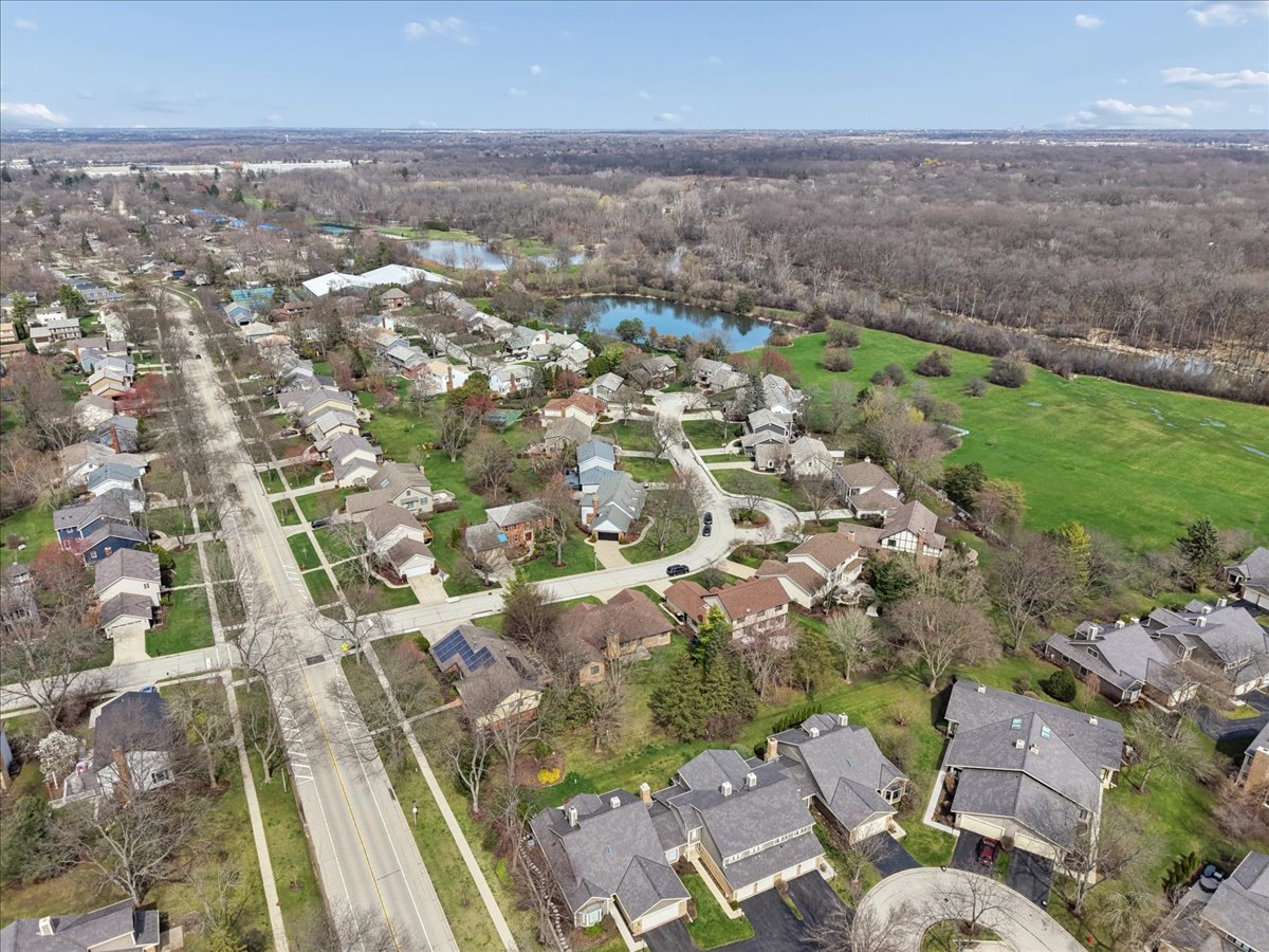 805 Furlong Drive, Libertyville, IL 60048