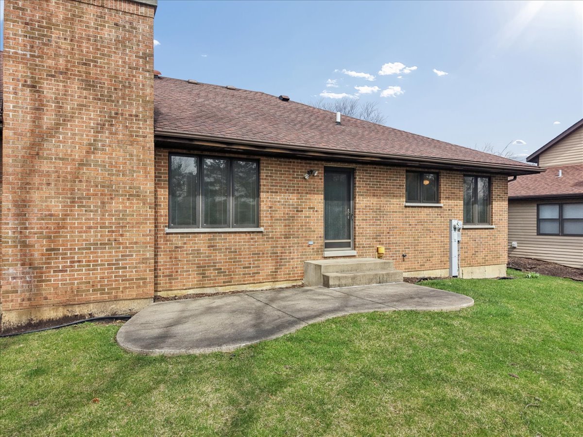 805 Furlong Drive, Libertyville, IL 60048