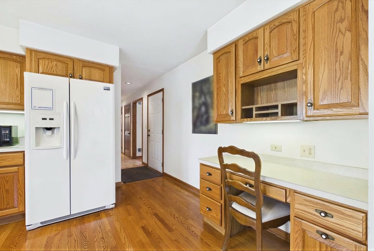 805 Furlong Drive, Libertyville, IL 60048