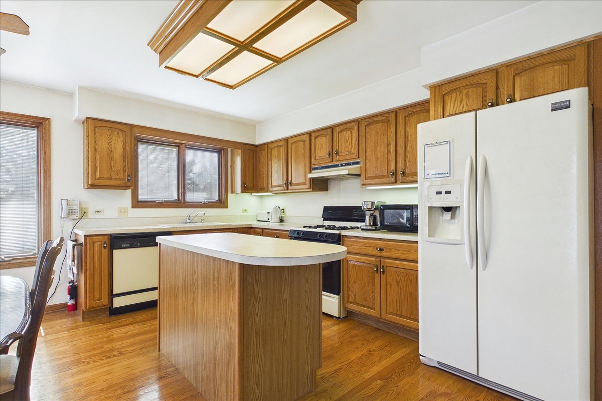 805 Furlong Drive, Libertyville, IL 60048