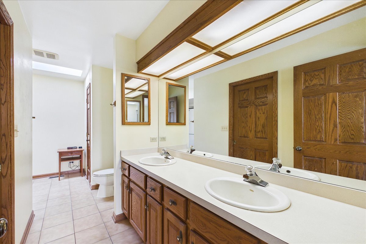 805 Furlong Drive, Libertyville, IL 60048